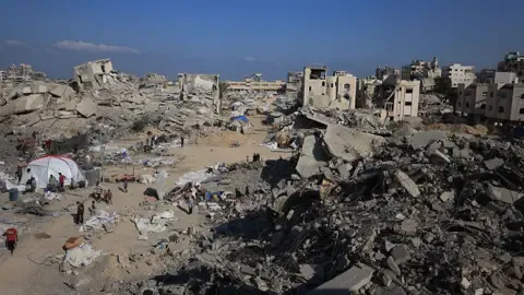 Israeli Tanks Push into Major Gaza City Residential Area